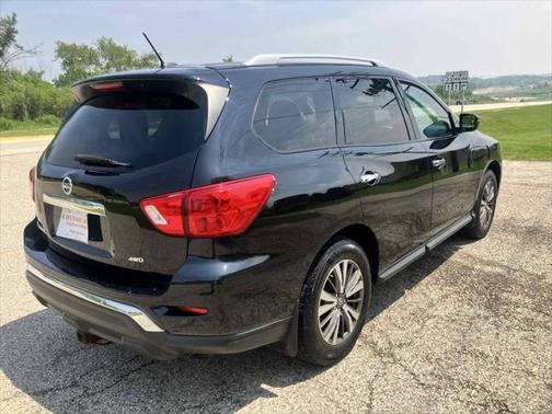 2017 Nissan Pathfinder SL