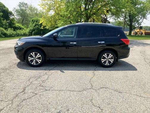 2017 Nissan Pathfinder SL