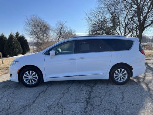 2018 Chrysler Pacifica Touring-L