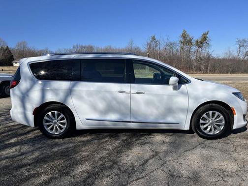 2018 Chrysler Pacifica Touring-L