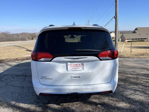 2018 Chrysler Pacifica Touring-L