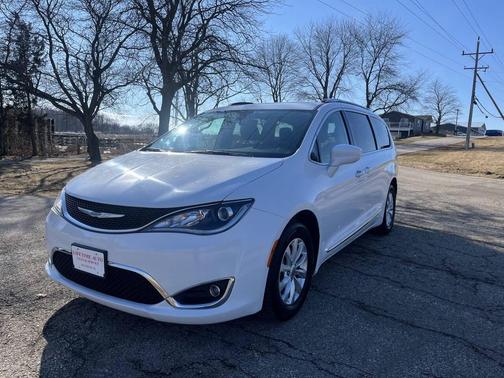 2018 Chrysler Pacifica Touring-L