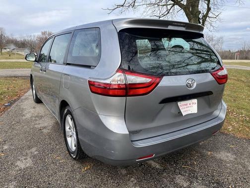 2016 Toyota Sienna L