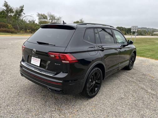 2022 Volkswagen Tiguan 2.0T SE R-Line Black 4MOTION