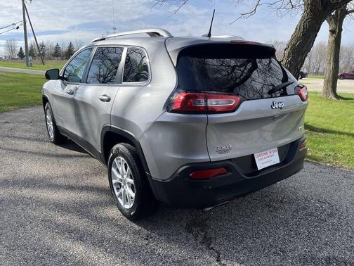 Silver 2017 Jeep Cherokee Latitude
