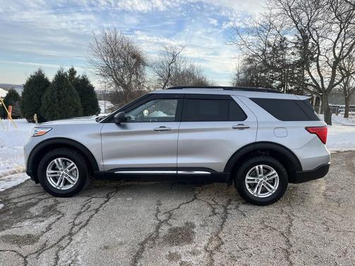 2021 Ford Explorer XLT AWD 4dr SUV