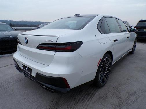 2025 BMW 760 xDrive