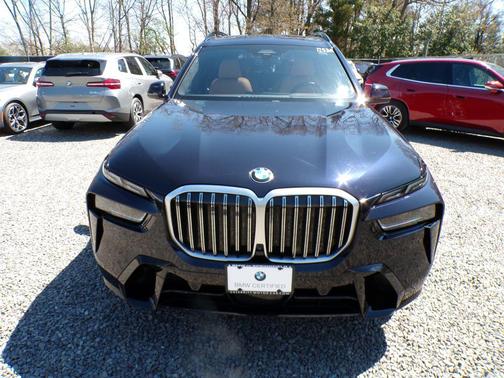Black Sapphire Metallic 2024 BMW X7 xDrive40i