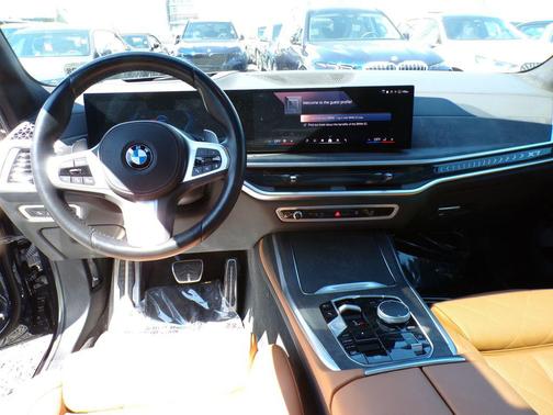 Black Sapphire Metallic 2024 BMW X7 xDrive40i