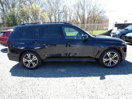 Black Sapphire Metallic 2024 BMW X7 xDrive40i