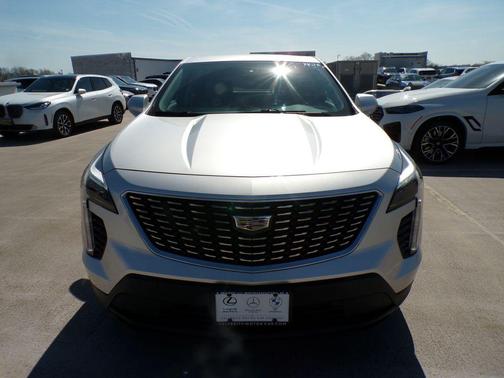 Radiant Silver Metallic 2019 Cadillac XT4 Luxury