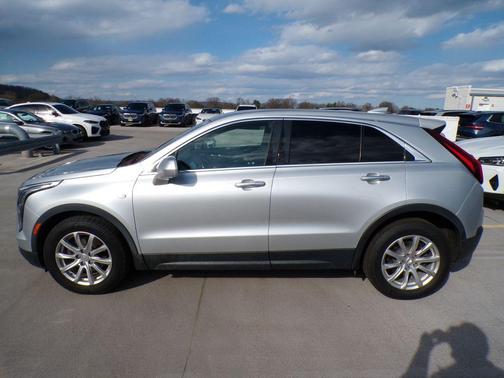 Radiant Silver Metallic 2019 Cadillac XT4 Luxury