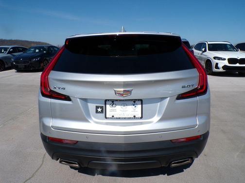 Radiant Silver Metallic 2019 Cadillac XT4 Luxury