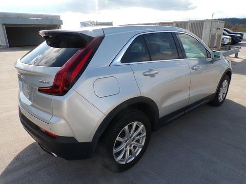Radiant Silver Metallic 2019 Cadillac XT4 Luxury