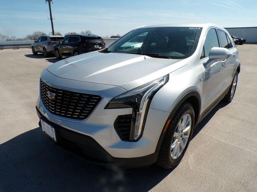 Radiant Silver Metallic 2019 Cadillac XT4 Luxury