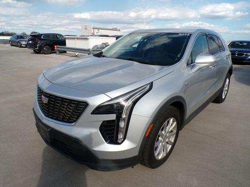 Radiant Silver Metallic 2019 Cadillac XT4 Luxury