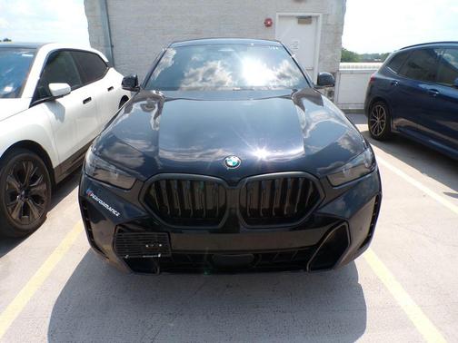 Carbon Black Metallic 2025 BMW X6 xDrive40i