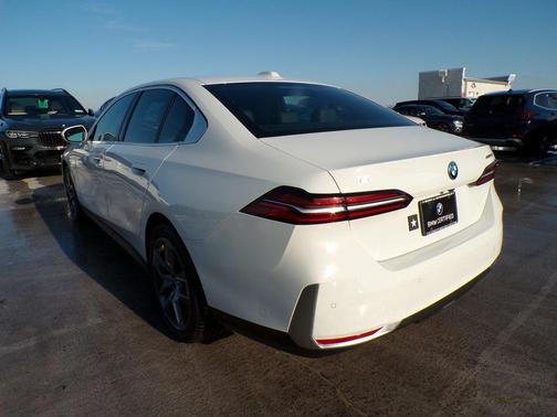 2025 BMW i5 xDrive40