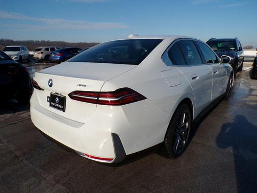 2025 BMW i5 xDrive40