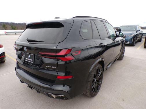 Black Sapphire Metallic 2026 BMW X5 xDrive40i