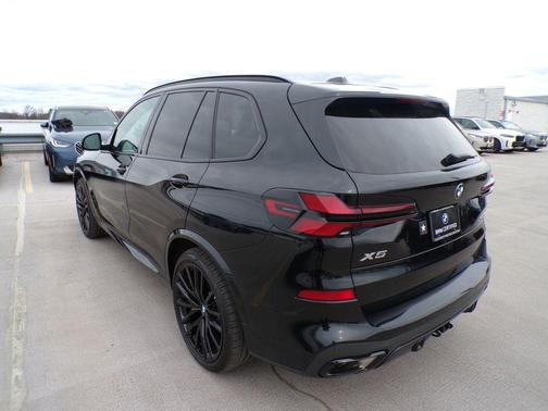Black Sapphire Metallic 2026 BMW X5 xDrive40i