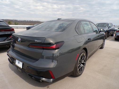 Dravit Grey Metallic 2023 BMW 760 i xDrive