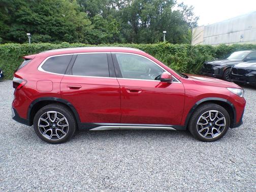 Vegas Red Metallic 2026 BMW X1 xDrive28i