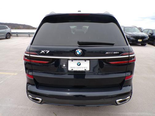 Carbon Black Metallic 2024 BMW X7 xDrive40i