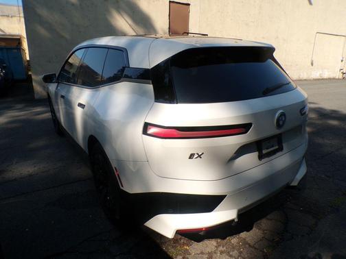 Alpine White 2024 BMW iX xDrive50