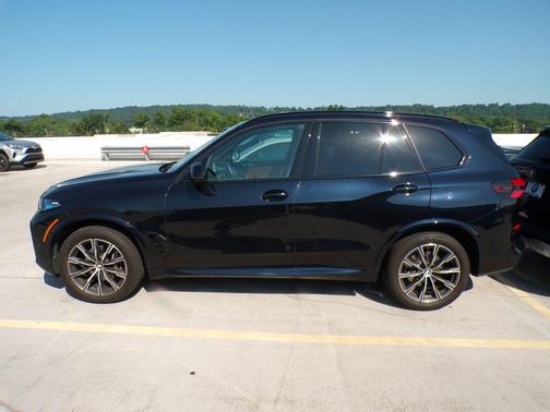 Carbon Black Metallic 2026 BMW X5 xDrive40i