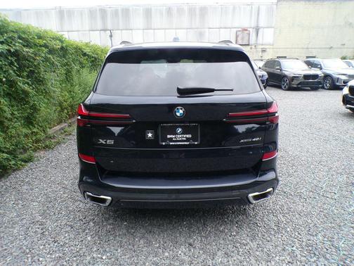 Carbon Black Metallic 2026 BMW X5 xDrive40i