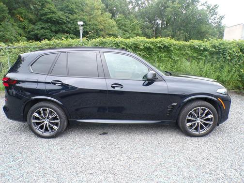 Carbon Black Metallic 2026 BMW X5 xDrive40i