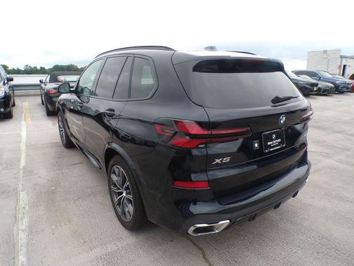 Carbon Black Metallic 2026 BMW X5 xDrive40i