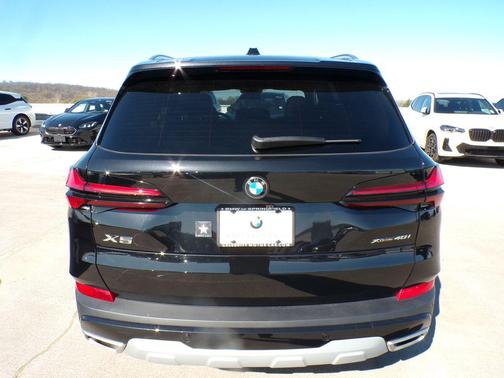Black Sapphire Metallic 2026 BMW X5 xDrive40i