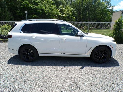 Alpine White 2026 BMW X7 xDrive40i