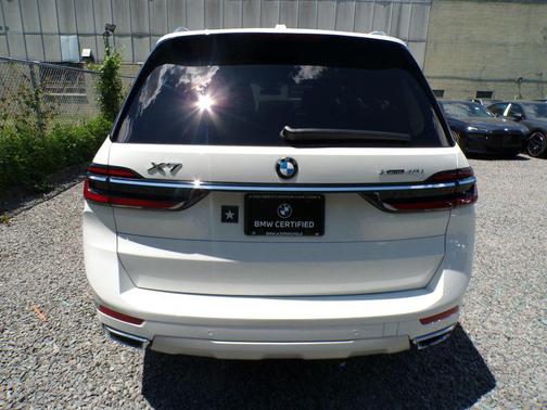 Alpine White 2026 BMW X7 xDrive40i