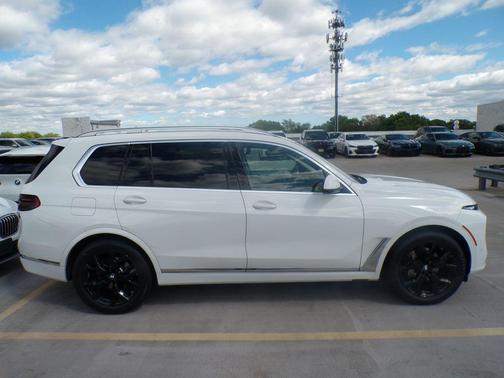 Alpine White 2026 BMW X7 xDrive40i