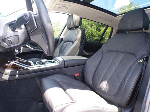 Alpine White 2026 BMW X7 xDrive40i