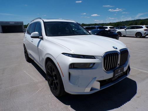 Alpine White 2026 BMW X7 xDrive40i