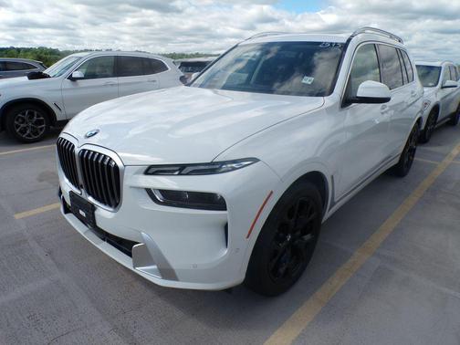 Alpine White 2026 BMW X7 xDrive40i
