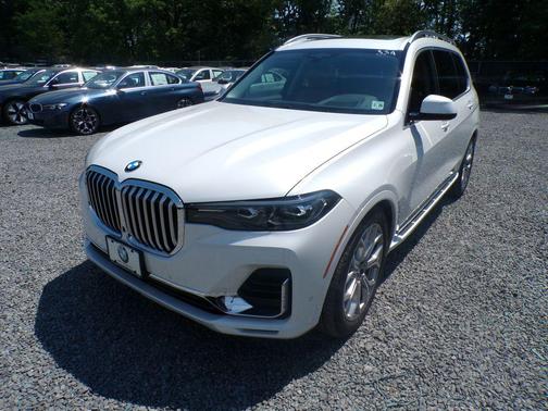 Mineral White Metallic 2021 BMW X7 xDrive40i