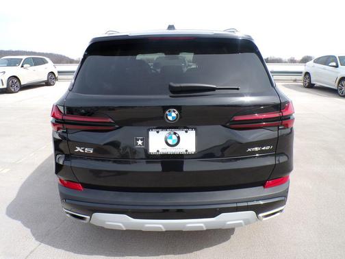 Black Sapphire Metallic 2024 BMW X5 xDrive40i