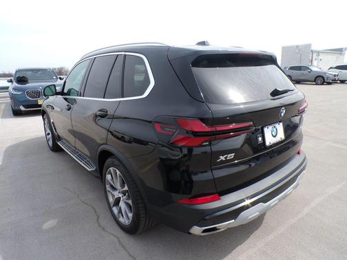 Black Sapphire Metallic 2024 BMW X5 xDrive40i