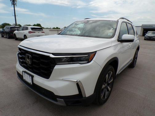 Platinum White Pearl 2025 Honda Pilot Touring 8-Passenger