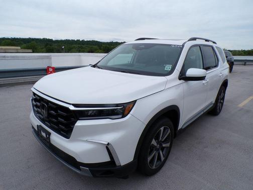 Platinum White Pearl 2025 Honda Pilot Touring 8-Passenger