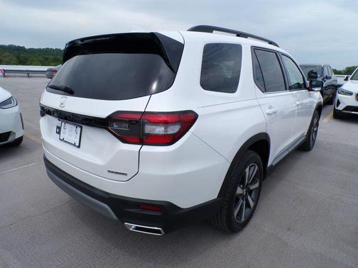Platinum White Pearl 2025 Honda Pilot Touring 8-Passenger