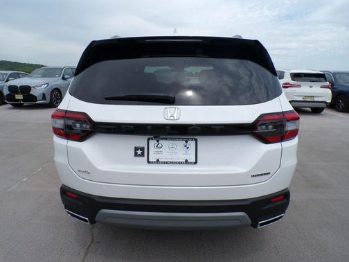 Platinum White Pearl 2025 Honda Pilot Touring 8-Passenger