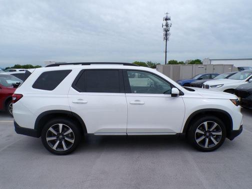 Platinum White Pearl 2025 Honda Pilot Touring 8-Passenger