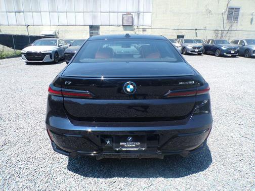 Carbon Black Metallic 2026 BMW i7 xDrive60