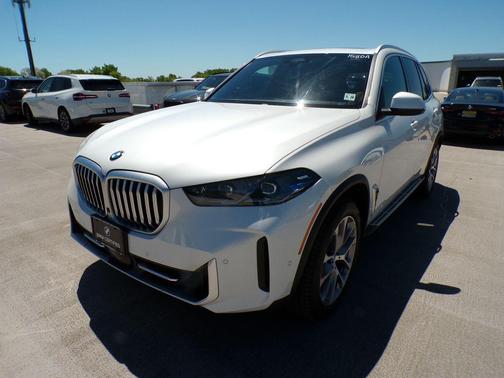 Mineral White Metallic 2024 BMW X5 xDrive40i